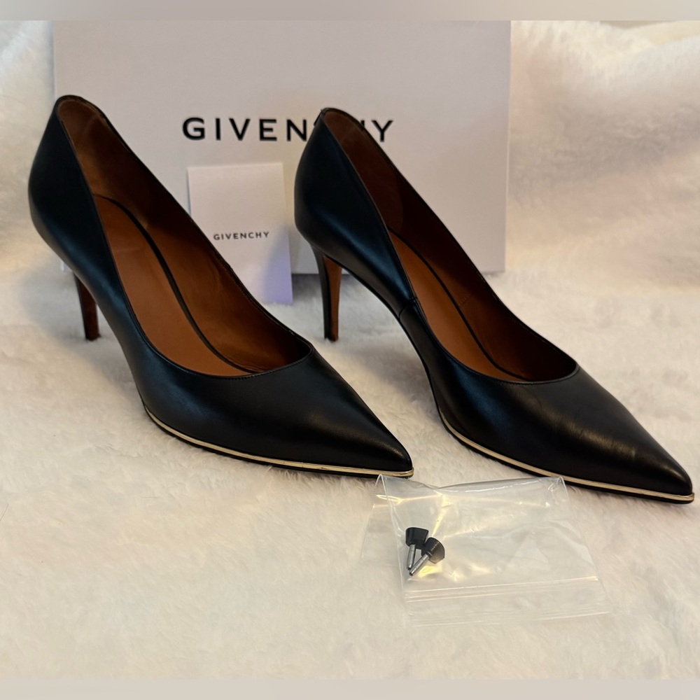 Givenchy Black Leather Pointed Toe Pump Heels - Size 9B